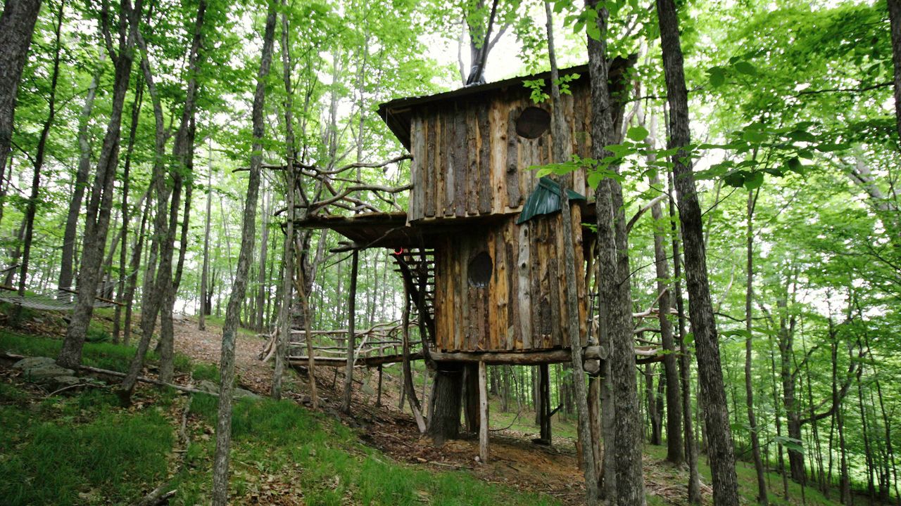 The Hermit Thrush Treehouse in West Pawlet, Vermont