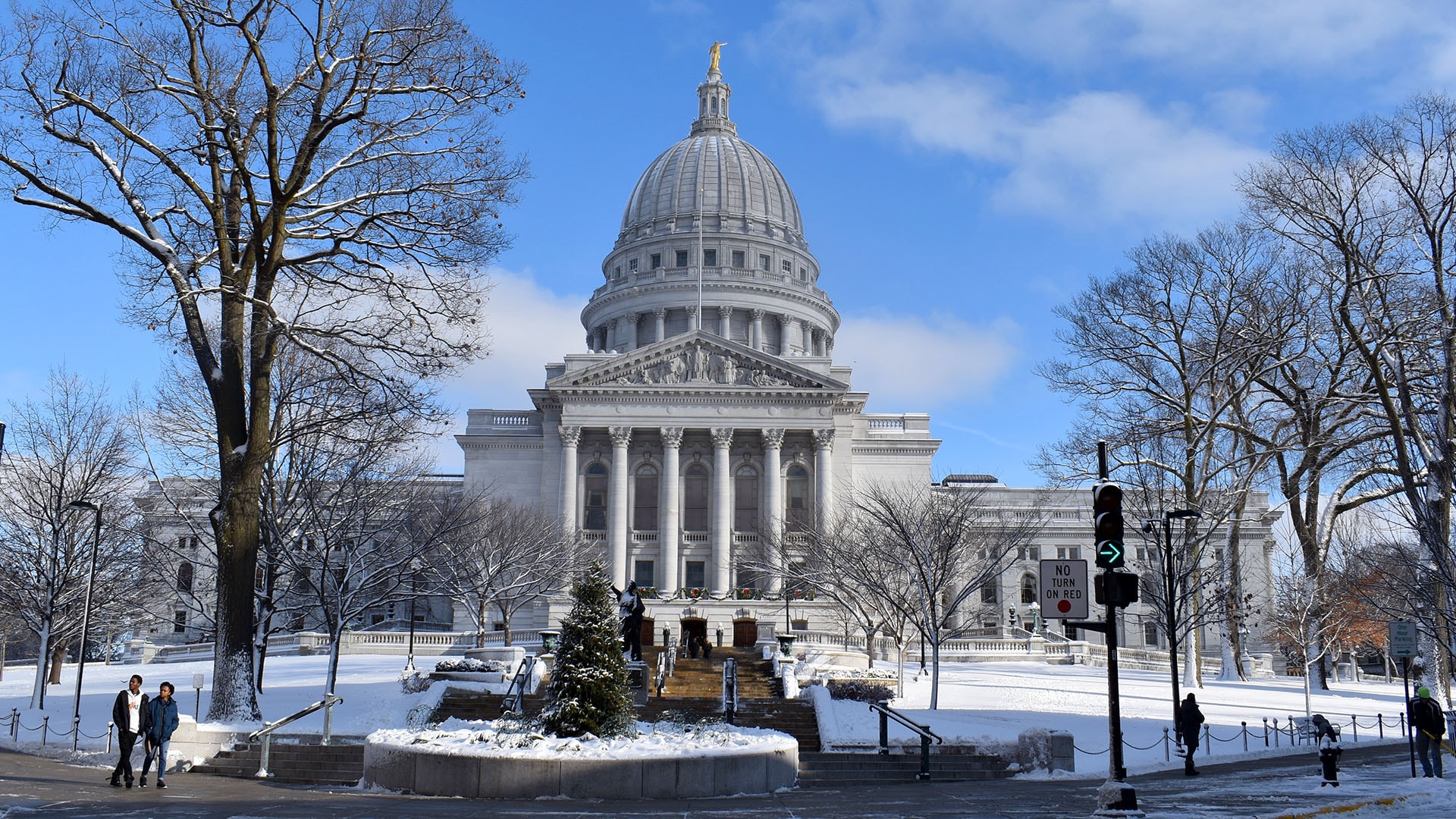 Le Capitole de l’État du Wisconsin est magnifique en toutes saisons, bien que la chaleur de son intérieur soit particulièrement accueillante en hiver.