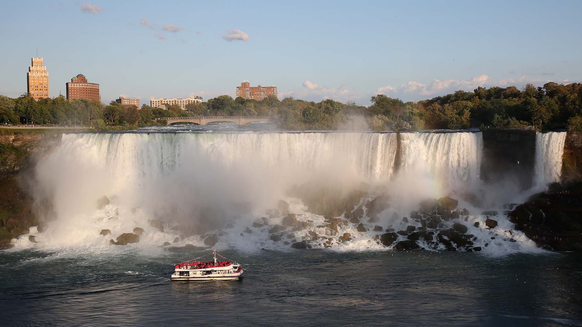 Niagara Falls’ Spectacular Beauty is Timeless — Pursuits with